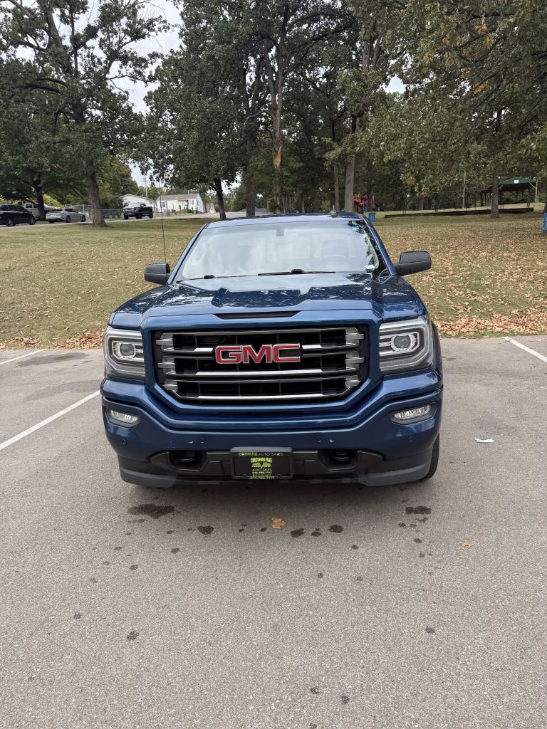 Photo 2 of this GMC SIERRA