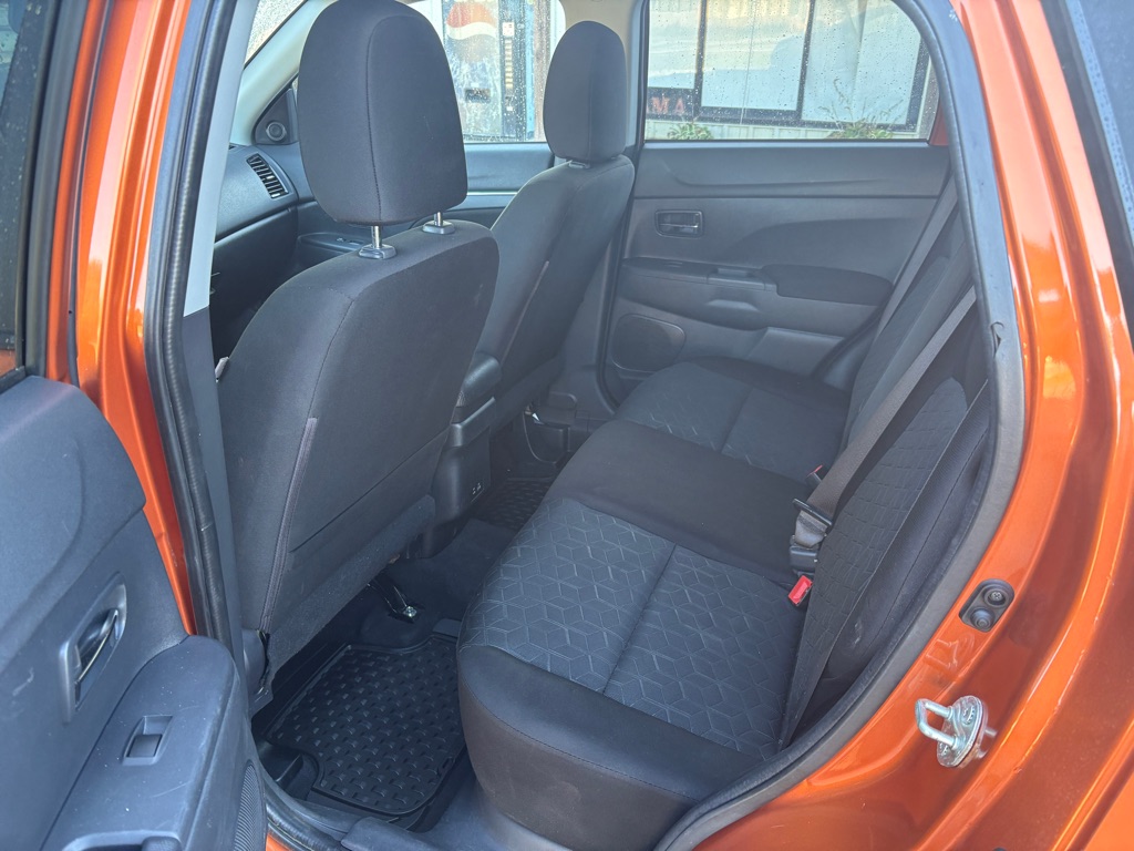 Photo 6 of this MITSUBISHI OUTLANDER SPORT