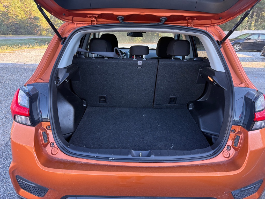 Photo 5 of this MITSUBISHI OUTLANDER SPORT
