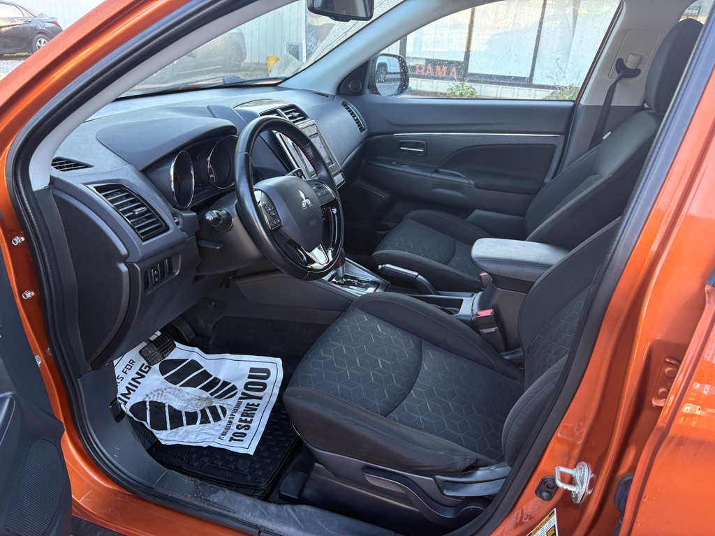 Photo 7 of this MITSUBISHI OUTLANDER SPORT