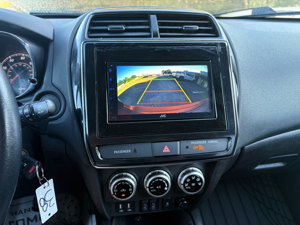 Photo 11 of this MITSUBISHI OUTLANDER SPORT