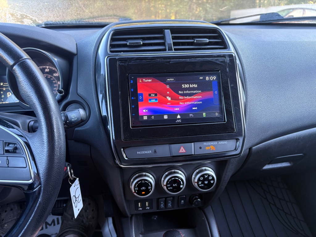 Photo 10 of this MITSUBISHI OUTLANDER SPORT