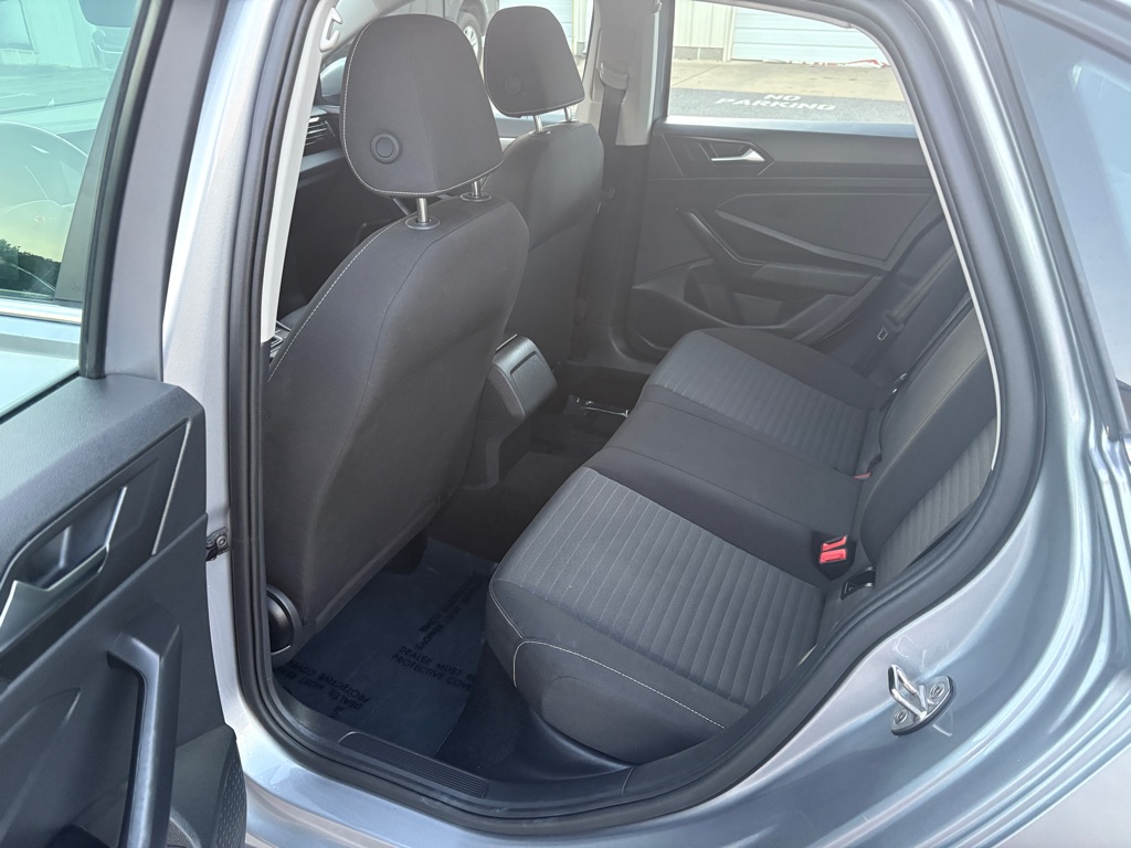 Photo 4 of this VOLKSWAGEN JETTA
