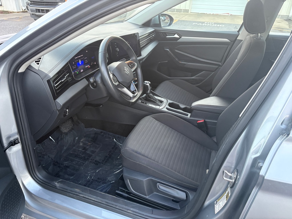 Photo 5 of this VOLKSWAGEN JETTA