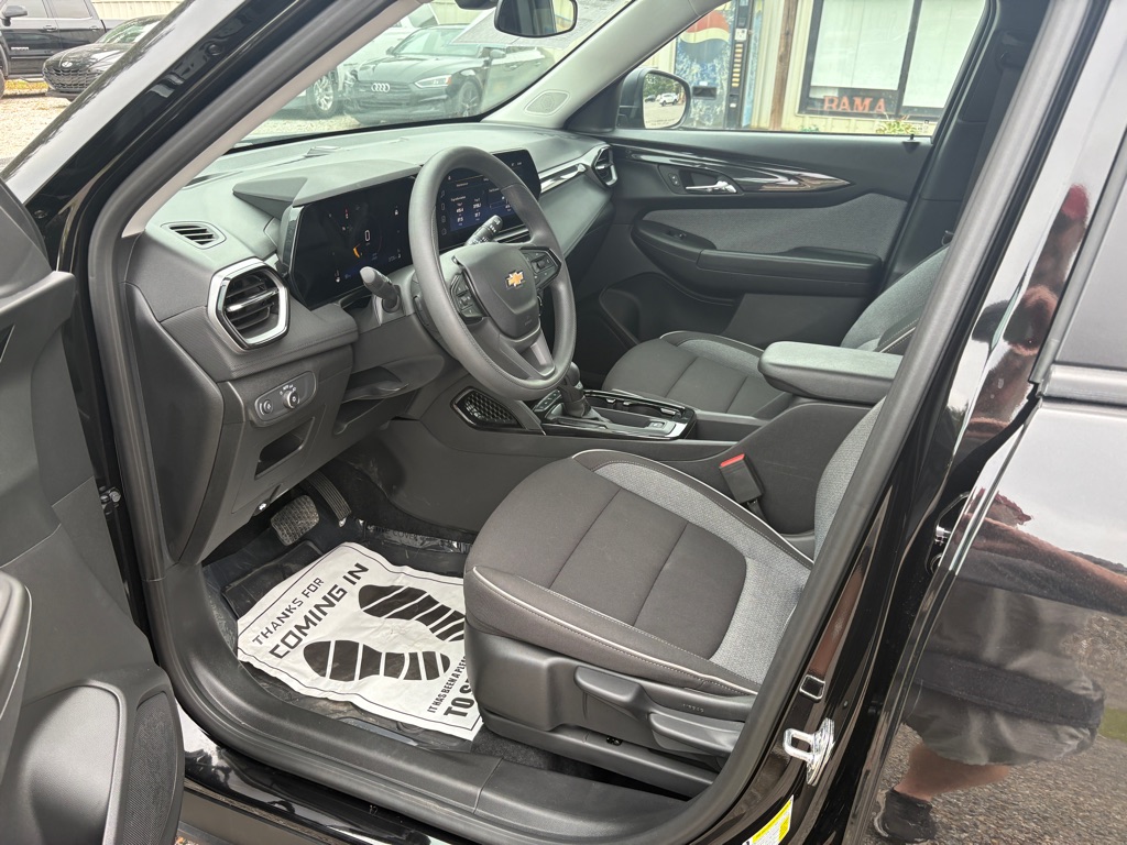 Photo 7 of this CHEVROLET TRAILBLAZER