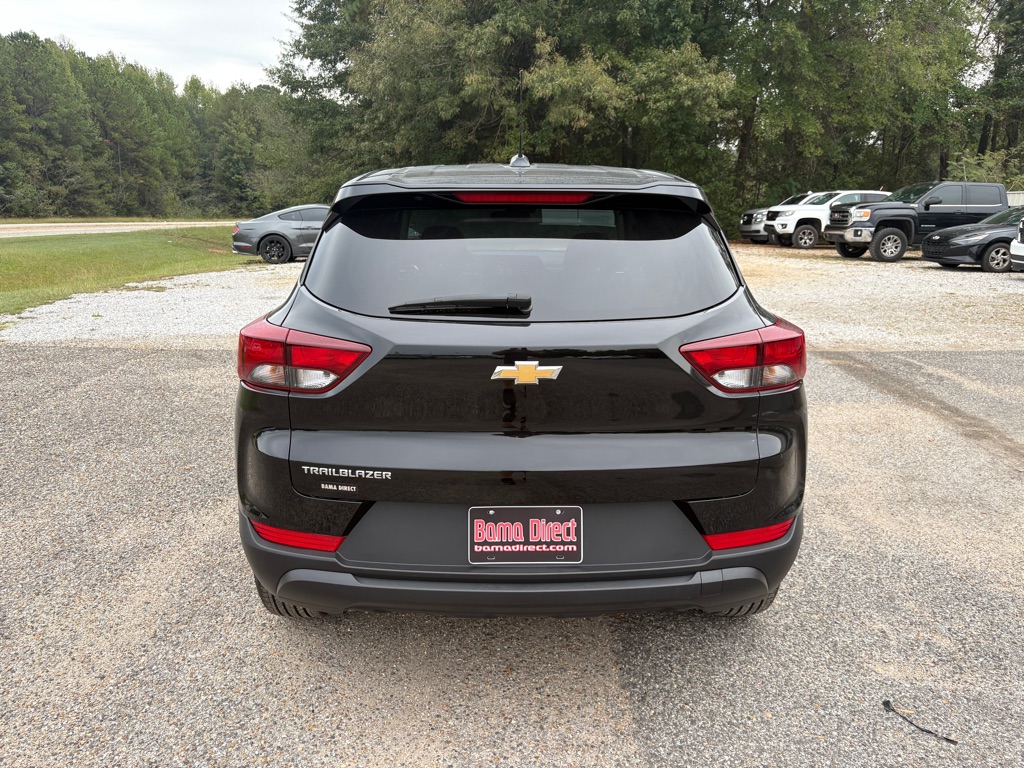 Photo 3 of this CHEVROLET TRAILBLAZER