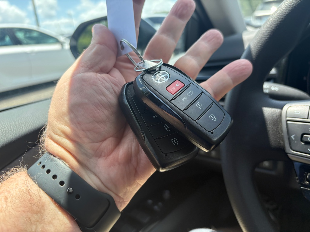 Photo 11 of this TOYOTA CAMRY