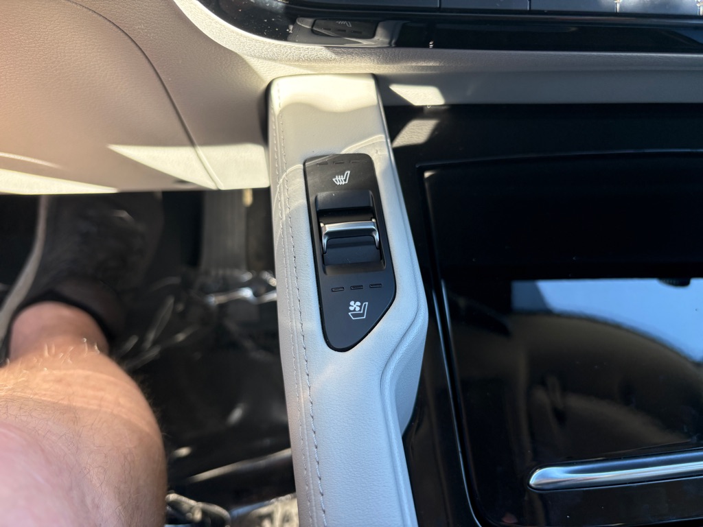 Photo 14 of this KIA TELLURIDE