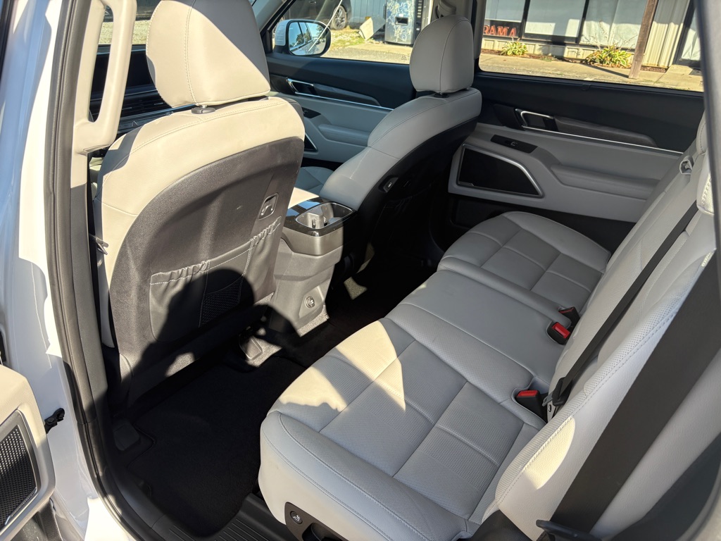 Photo 8 of this KIA TELLURIDE