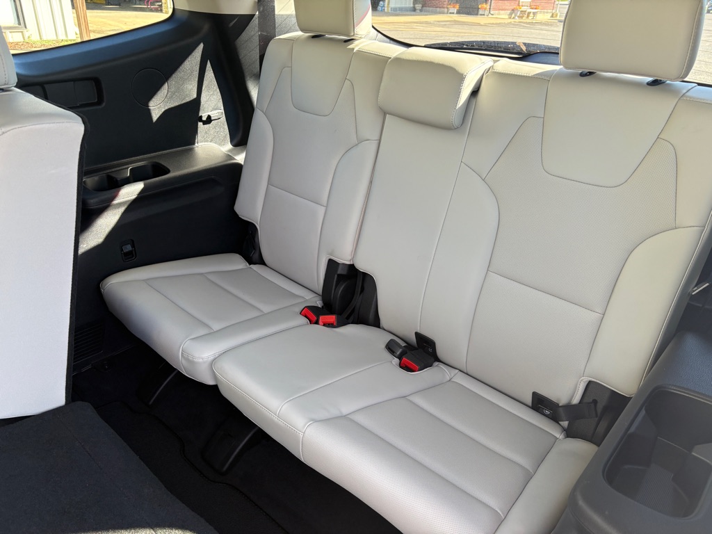 Photo 7 of this KIA TELLURIDE