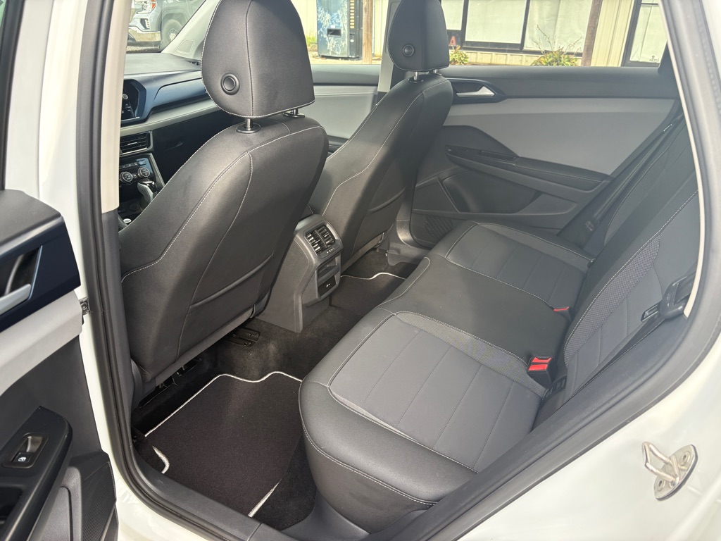 Photo 6 of this VOLKSWAGEN TAOS
