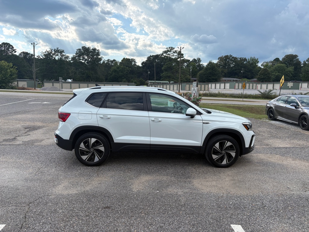 Photo 2 of this VOLKSWAGEN TAOS