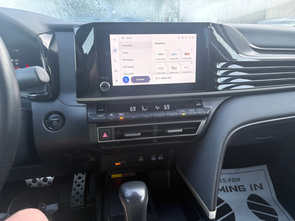 Photo 9 of this TOYOTA CAMRY