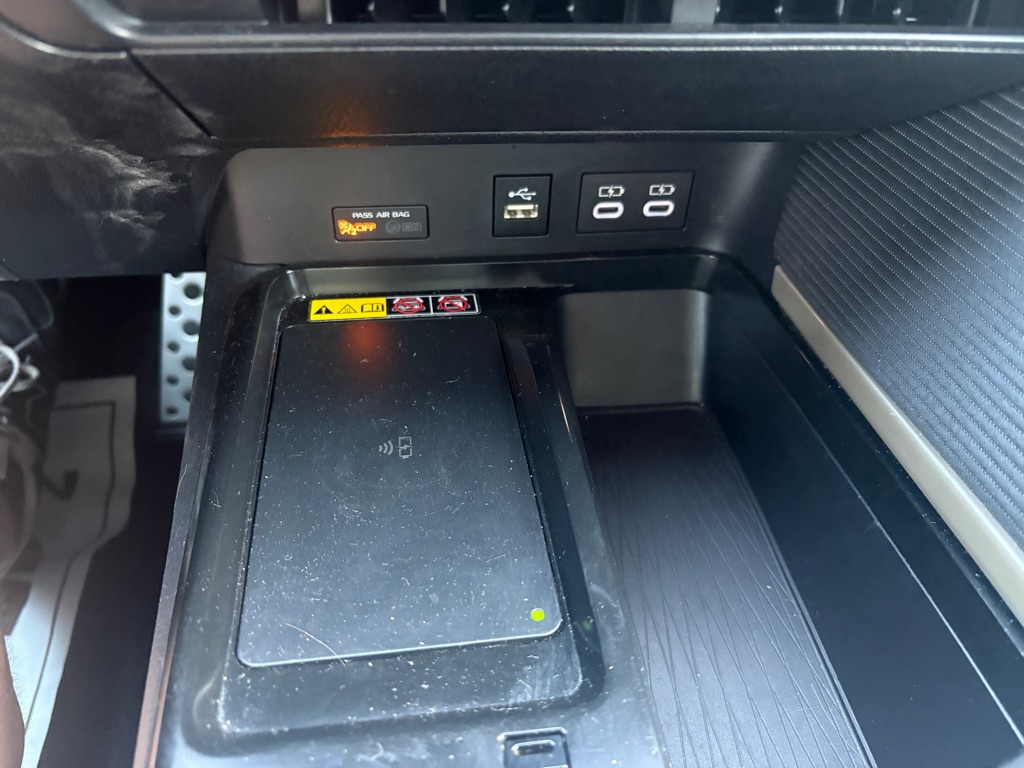 Photo 11 of this TOYOTA CAMRY