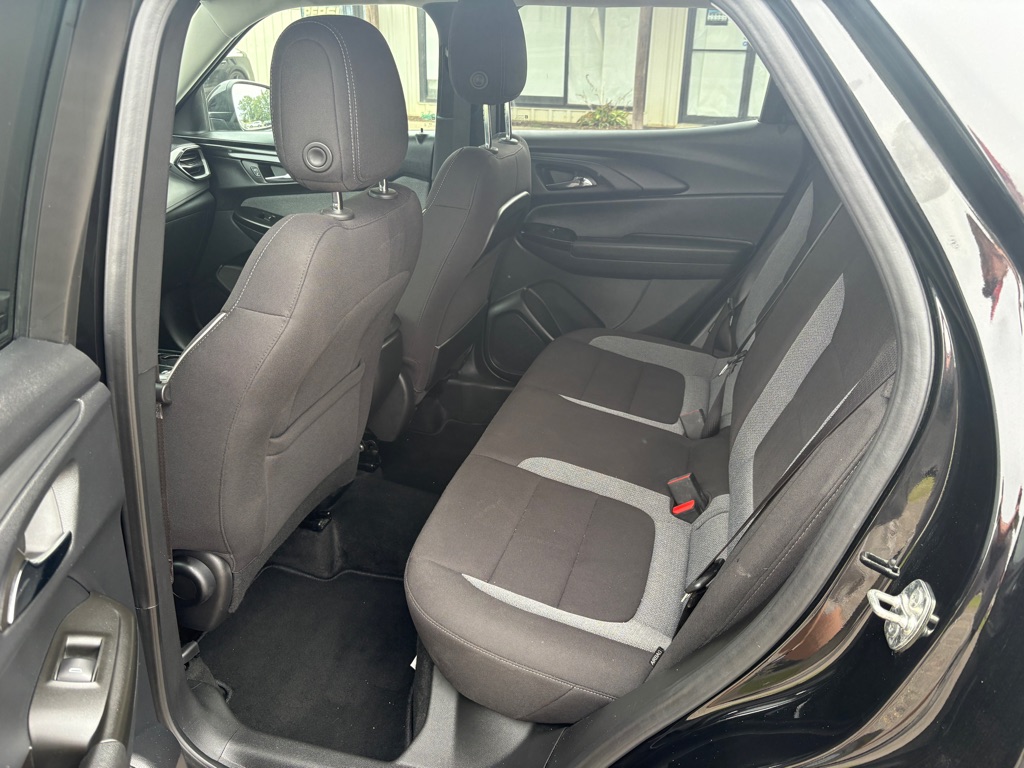 Photo 6 of this CHEVROLET TRAILBLAZER
