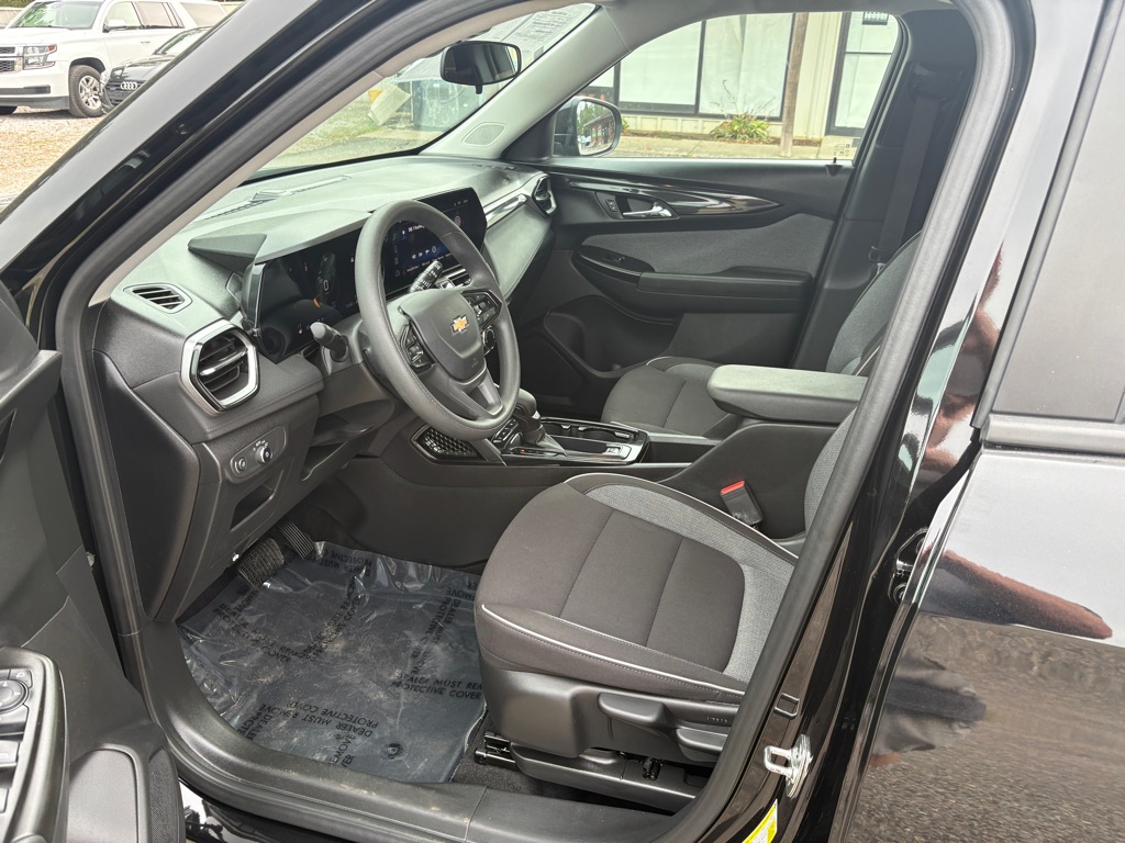 Photo 7 of this CHEVROLET TRAILBLAZER