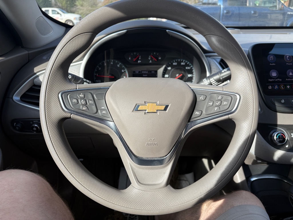 Photo 6 of this CHEVROLET MALIBU