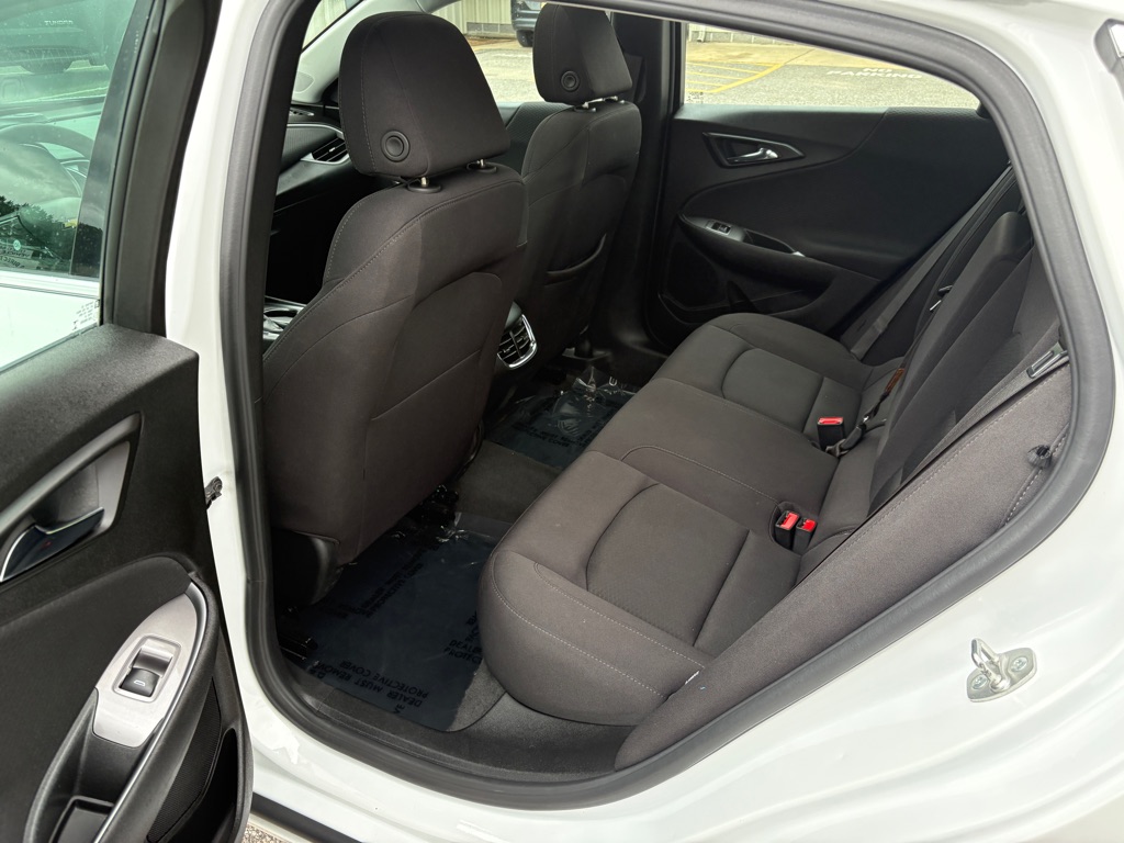 Photo 5 of this CHEVROLET MALIBU