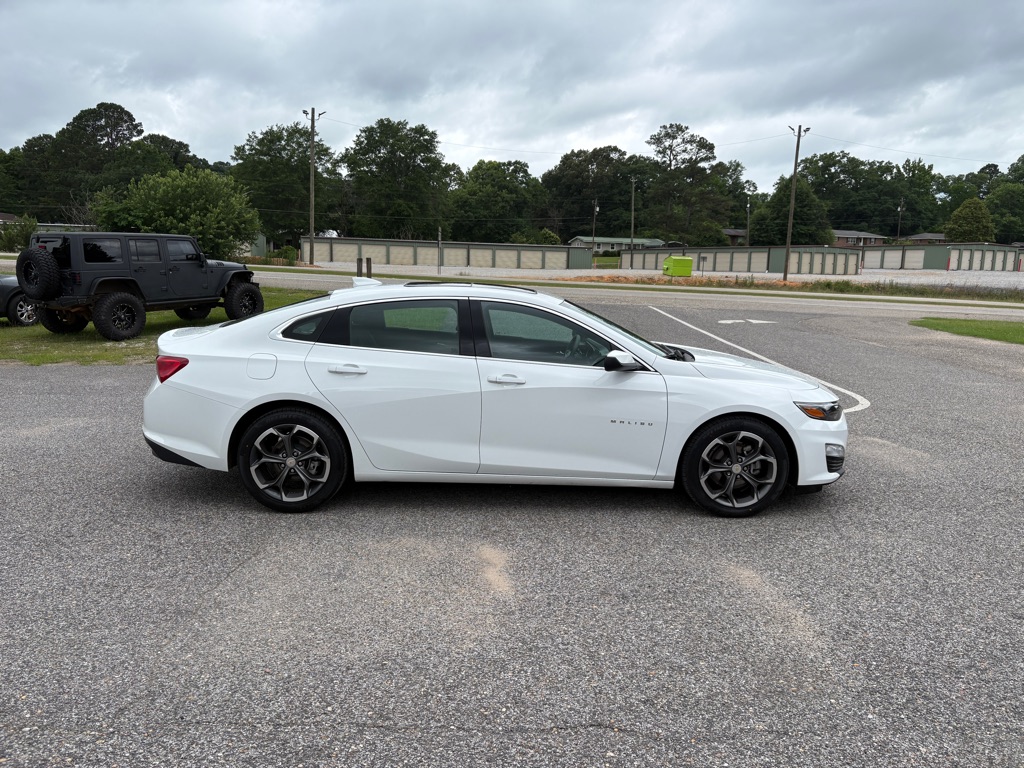 Photo 2 of this CHEVROLET MALIBU