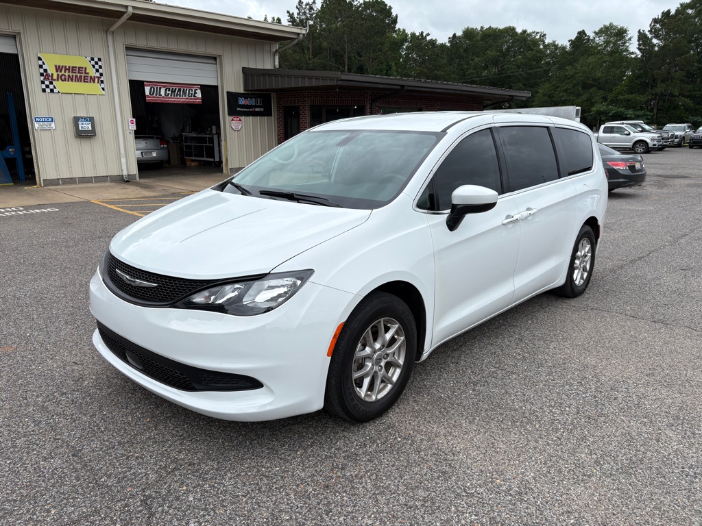 2022 CHRYSLER VOYAGER