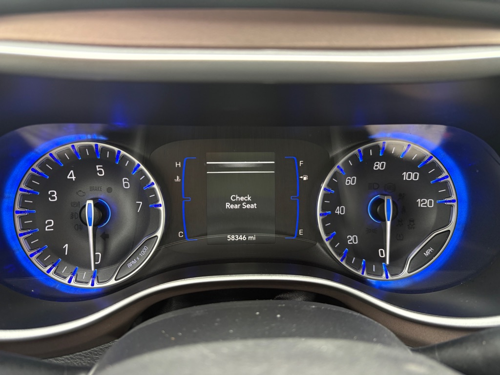 Photo 9 of this CHRYSLER VOYAGER