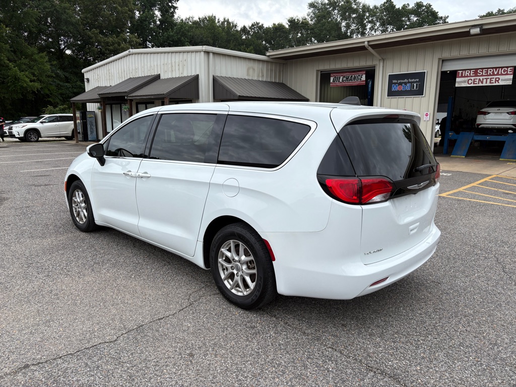Photo 3 of this CHRYSLER VOYAGER