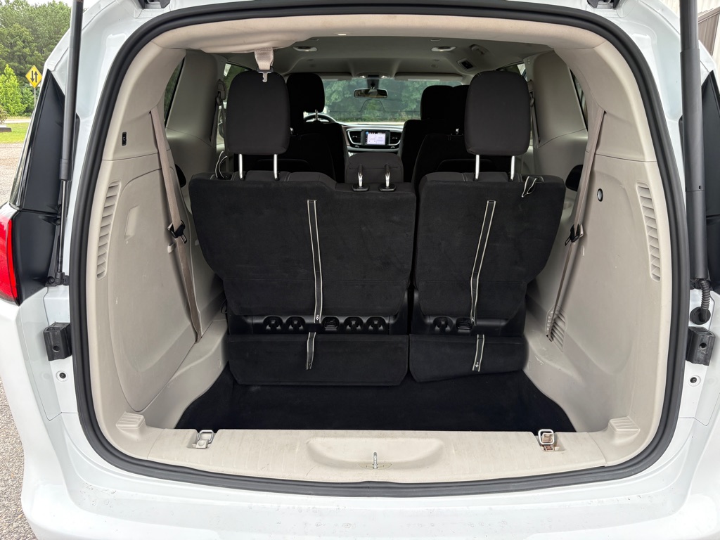 Photo 4 of this CHRYSLER VOYAGER