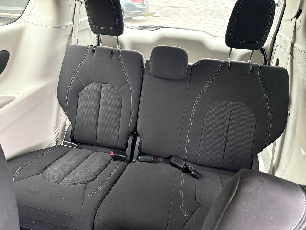 Photo 5 of this CHRYSLER VOYAGER