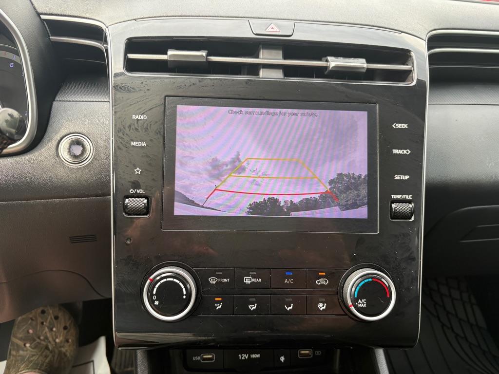Photo 9 of this HYUNDAI TUCSON