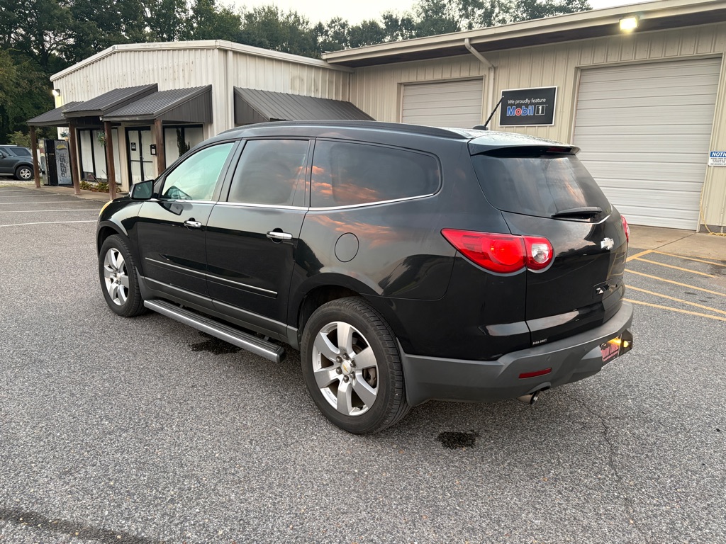 Photo 4 of this CHEVROLET TRAVERSE