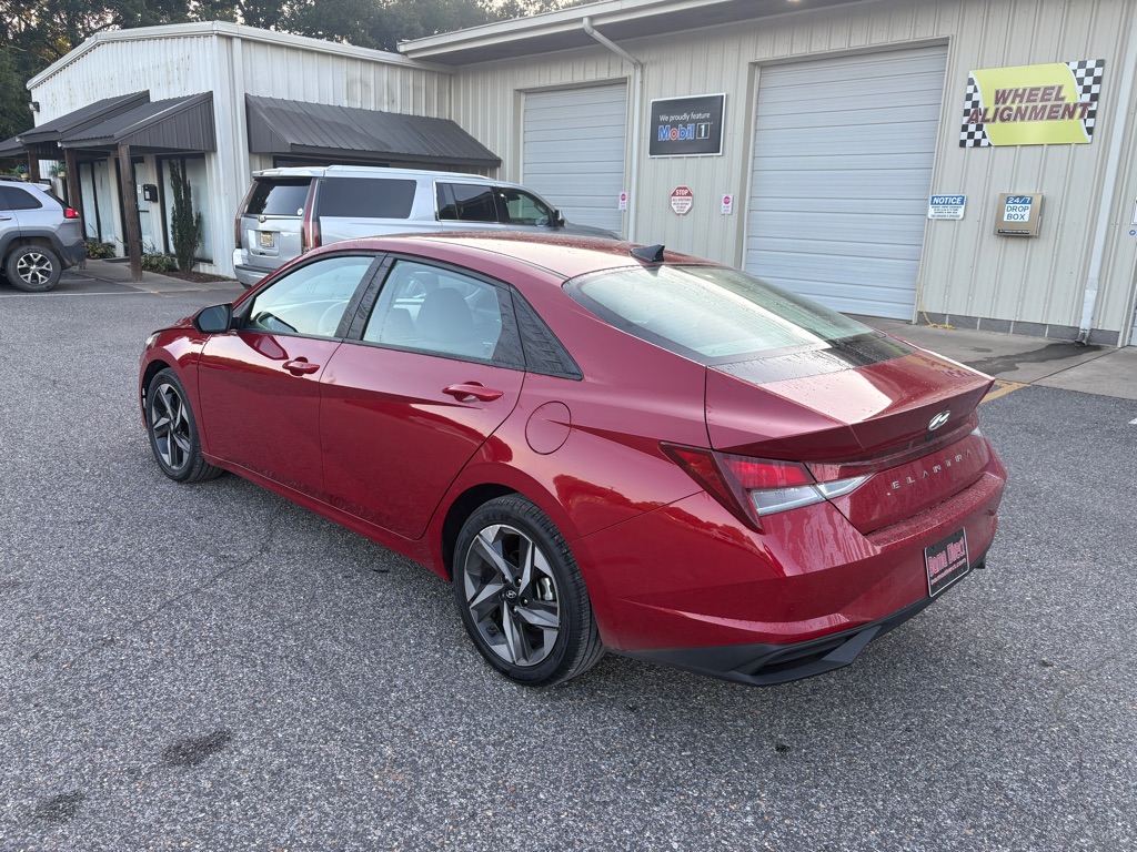 Photo 3 of this HYUNDAI ELANTRA