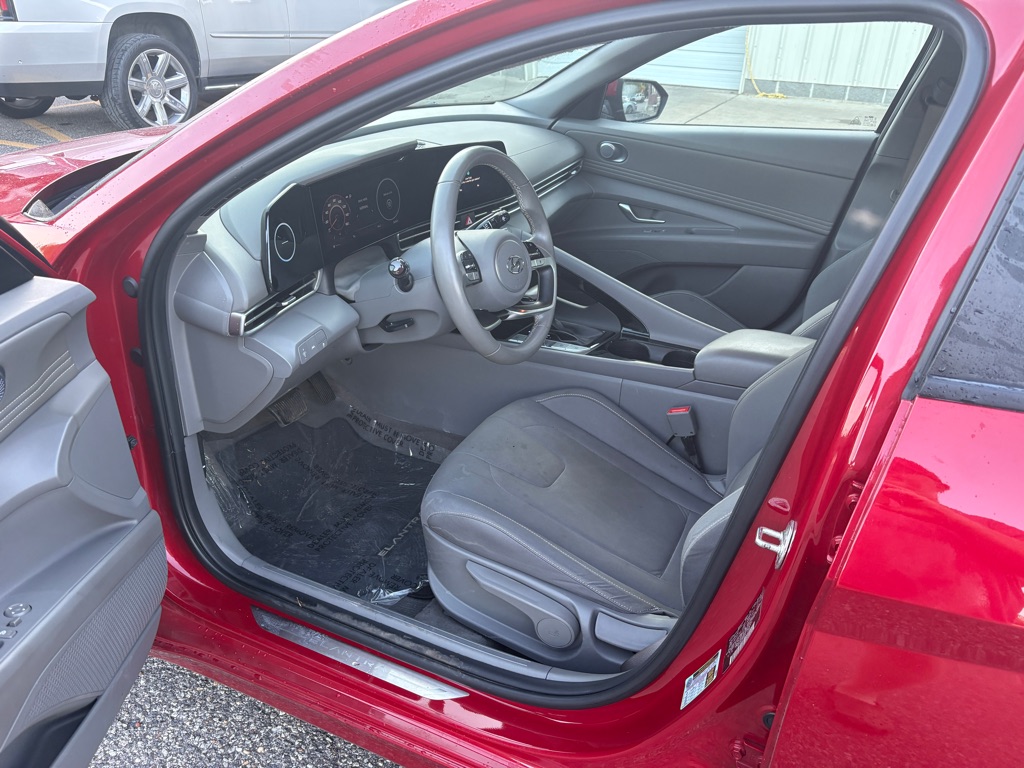 Photo 5 of this HYUNDAI ELANTRA