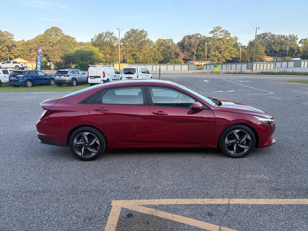 Photo 2 of this HYUNDAI ELANTRA