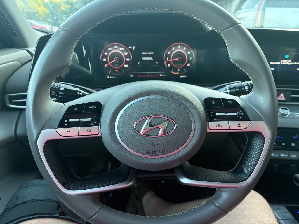Photo 6 of this HYUNDAI ELANTRA