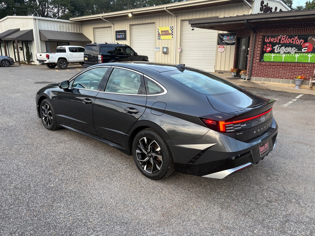 Photo 3 of this HYUNDAI SONATA