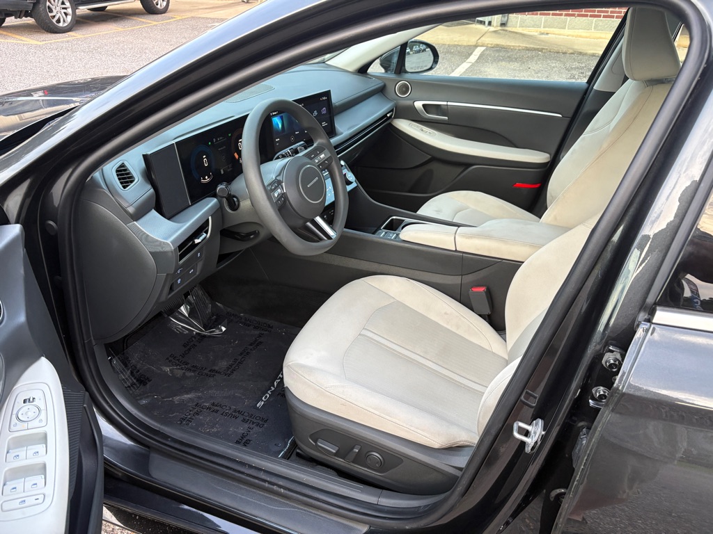 Photo 5 of this HYUNDAI SONATA