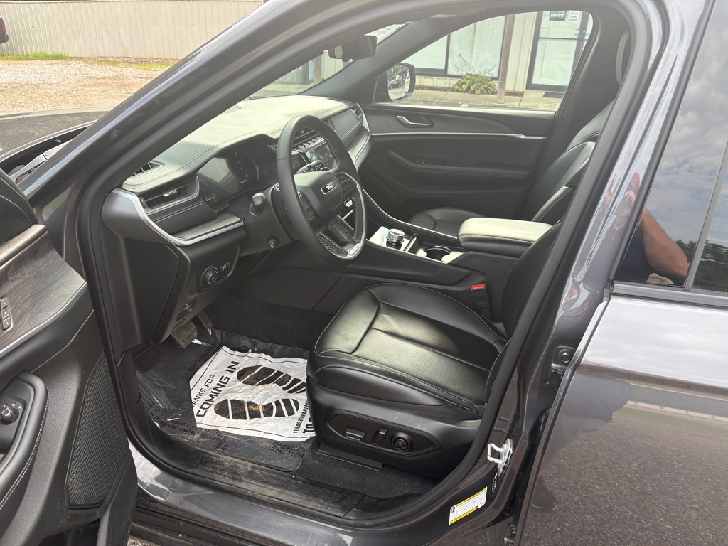 Photo 8 of this JEEP GRAND CHEROKEE