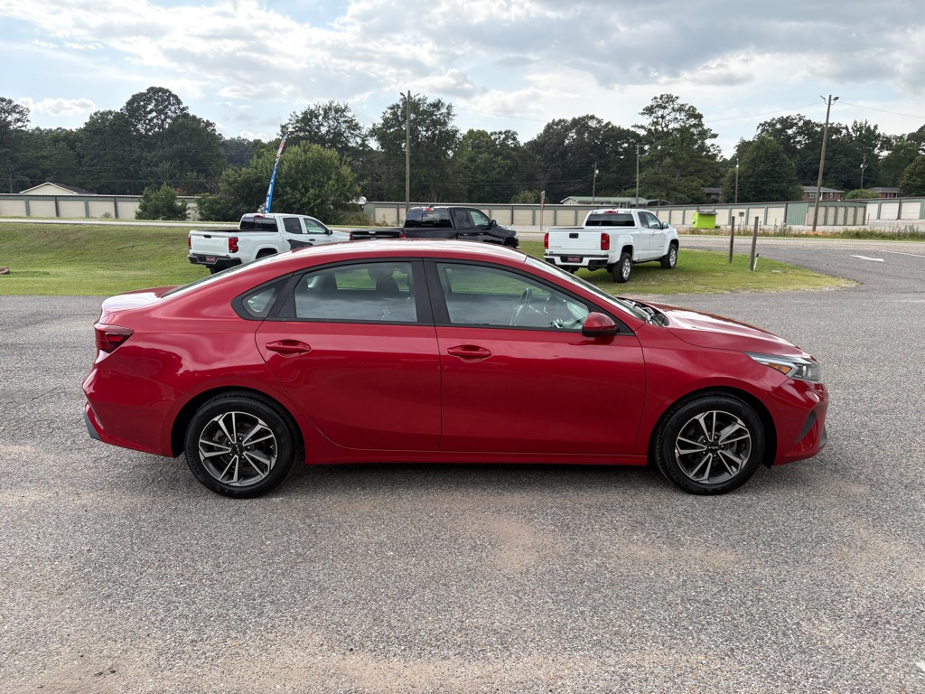 Photo 2 of this KIA FORTE