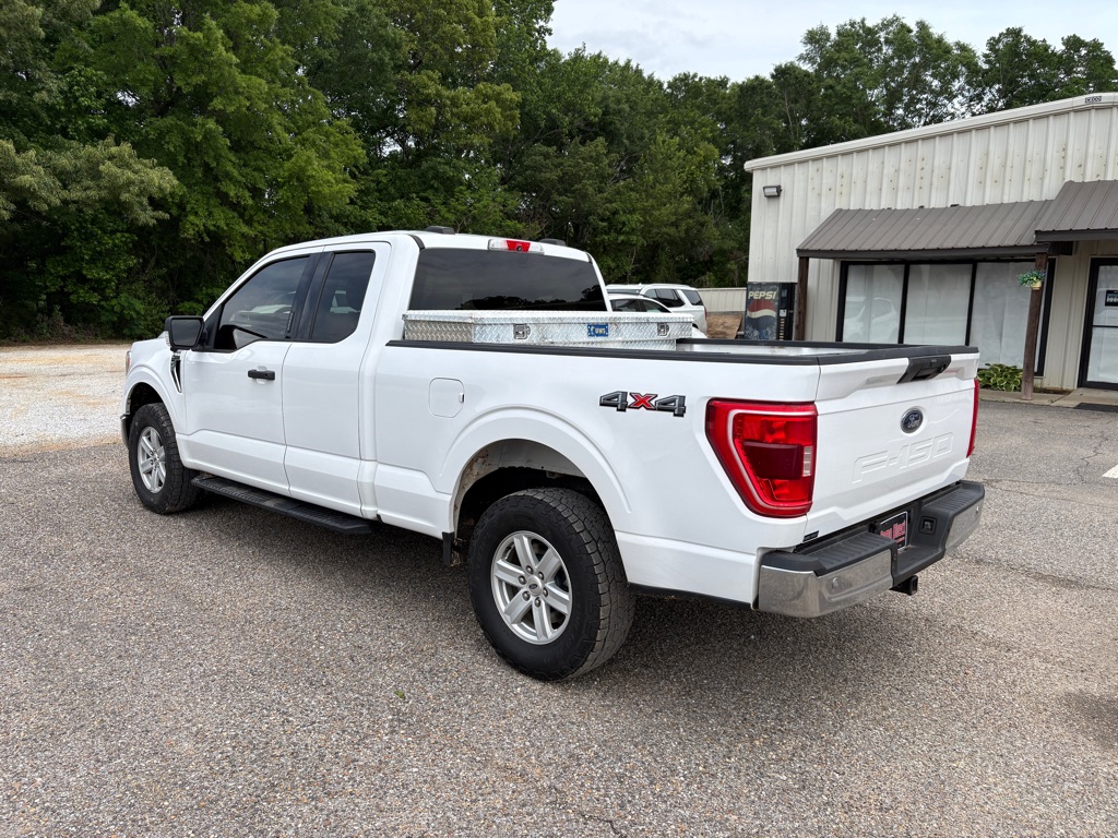 Photo 4 of this FORD F150