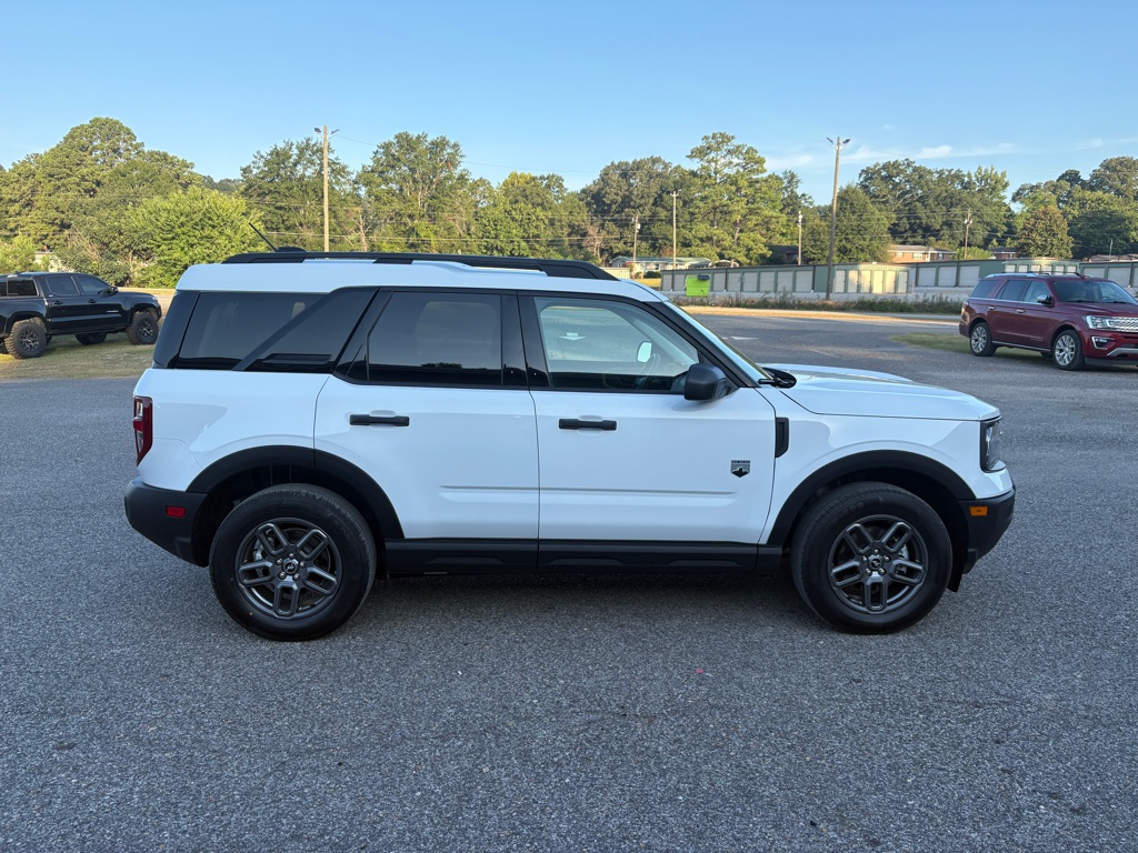 Photo 2 of this FORD BRONCO SPORT