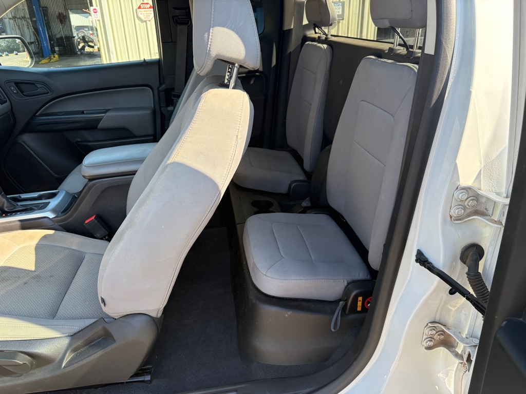Photo 5 of this CHEVROLET COLORADO
