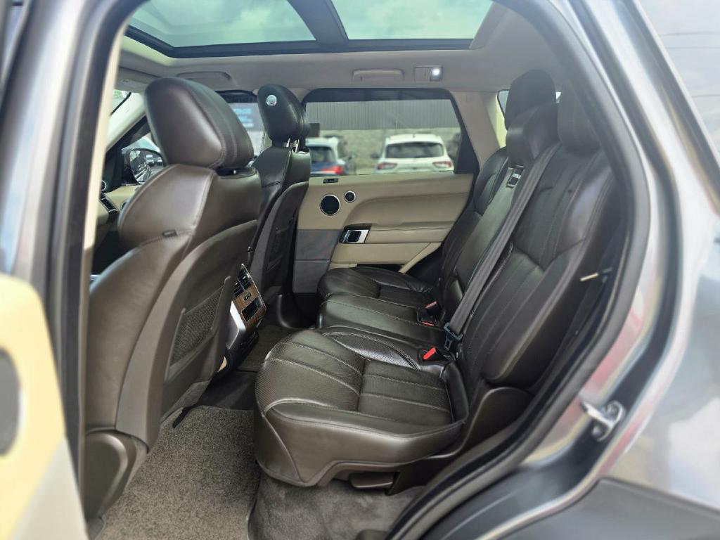 Photo 14 of this LAND ROVER RANGE ROVER SPO