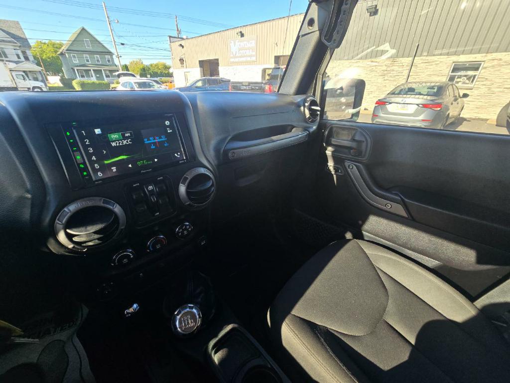 Photo 9 of this JEEP WRANGLER