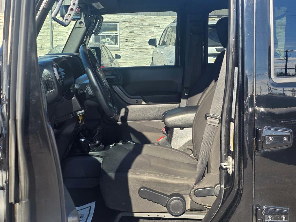 Photo 11 of this JEEP WRANGLER
