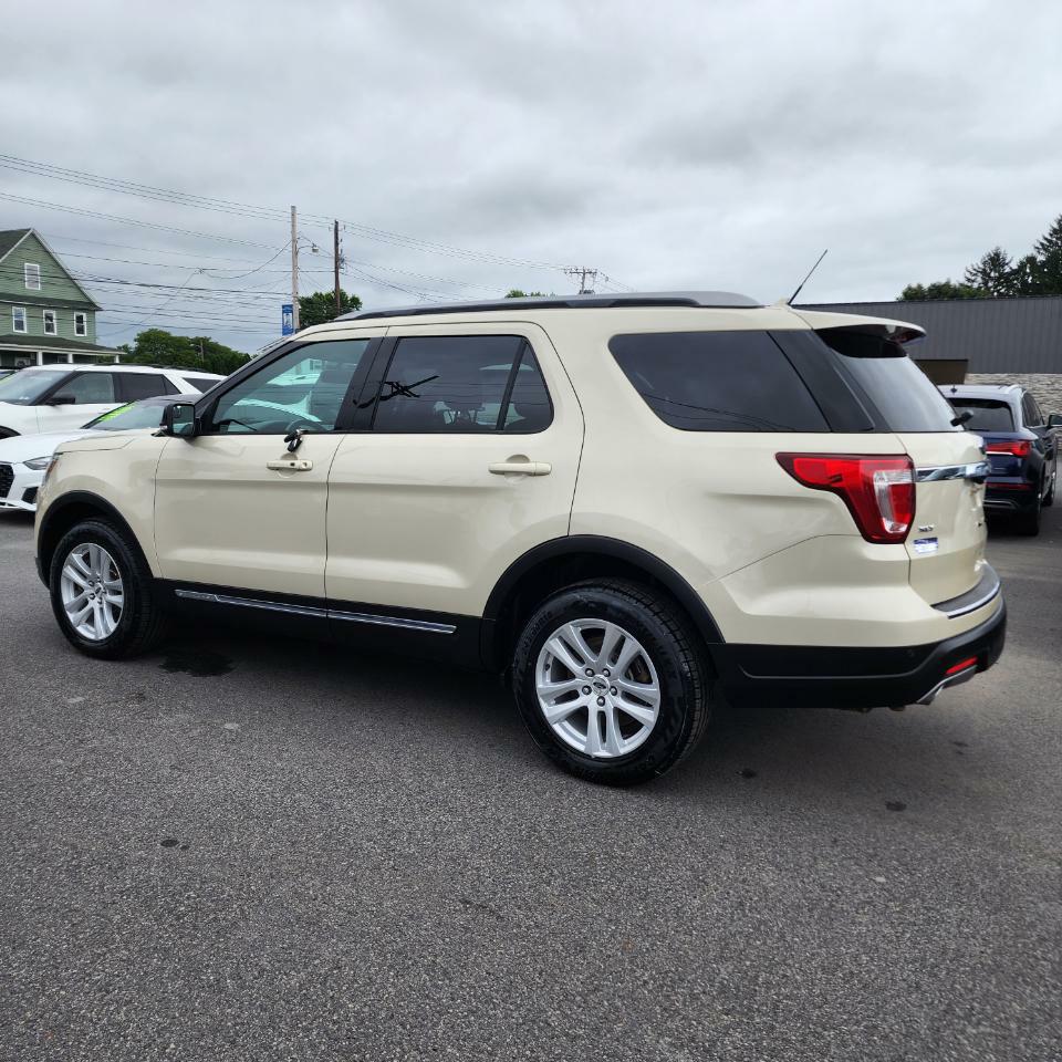 Photo 4 of this FORD EXPLORER
