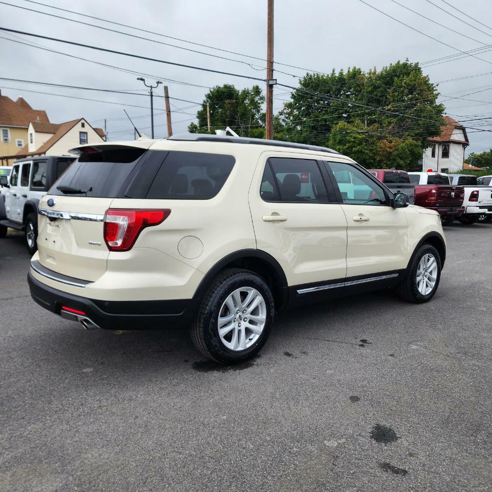 Photo 5 of this FORD EXPLORER