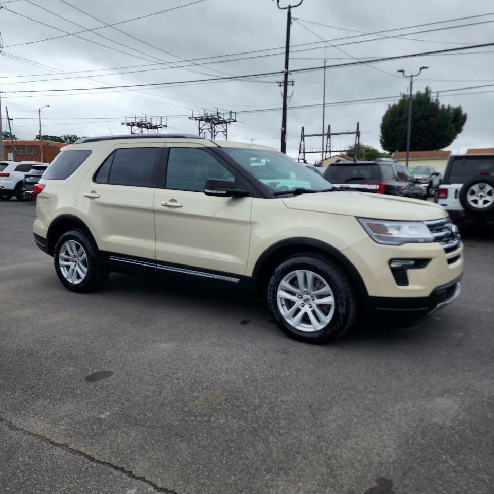 Photo 6 of this FORD EXPLORER