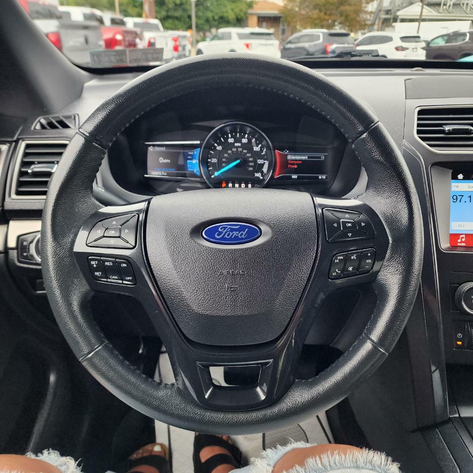 Photo 8 of this FORD EXPLORER