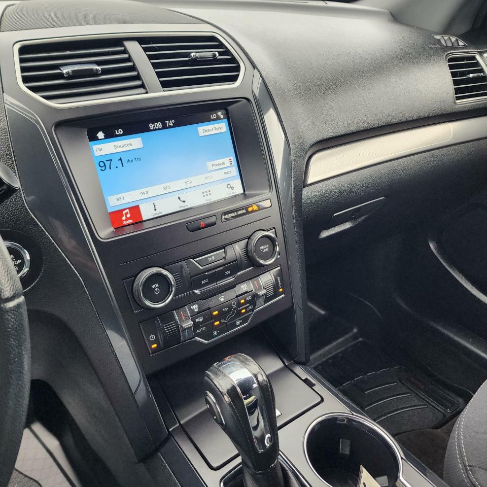 Photo 11 of this FORD EXPLORER