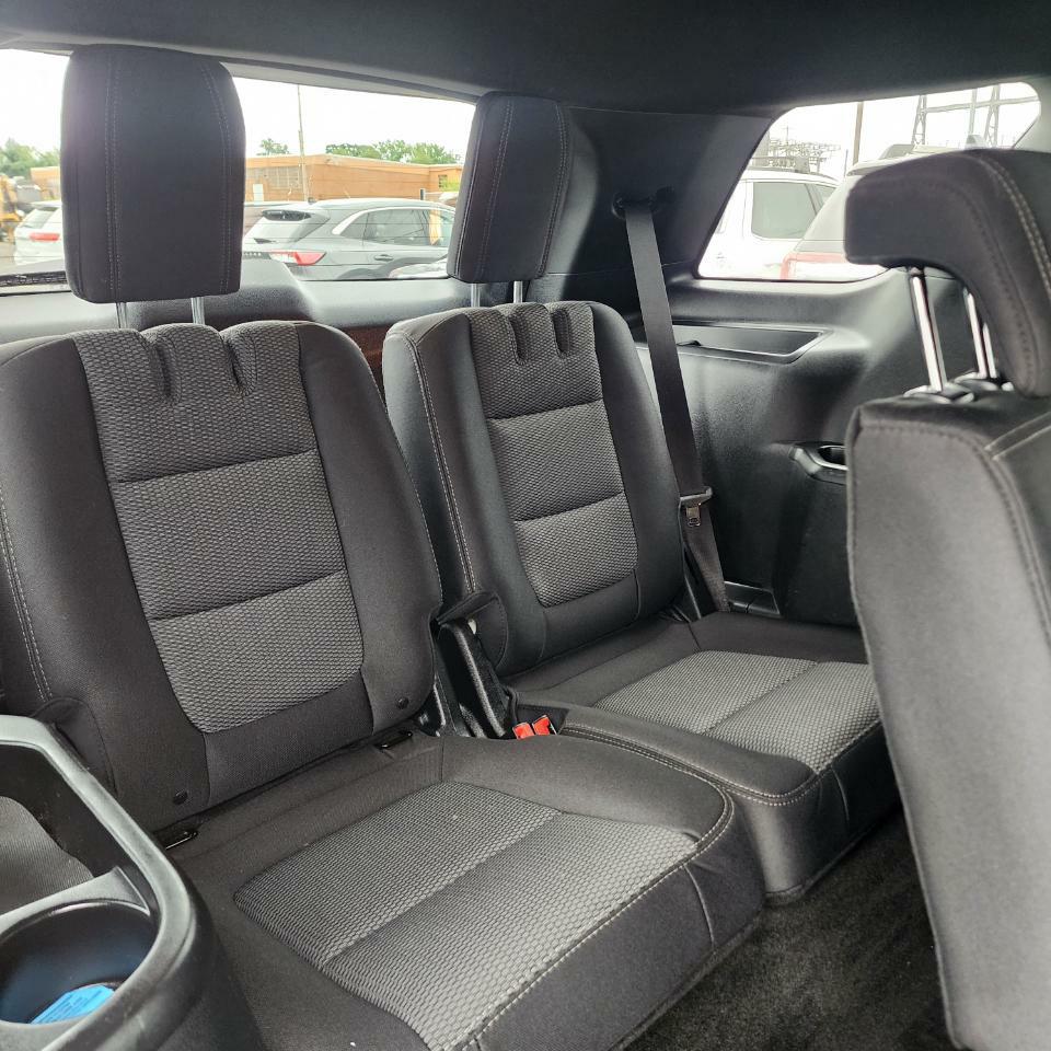 Photo 13 of this FORD EXPLORER